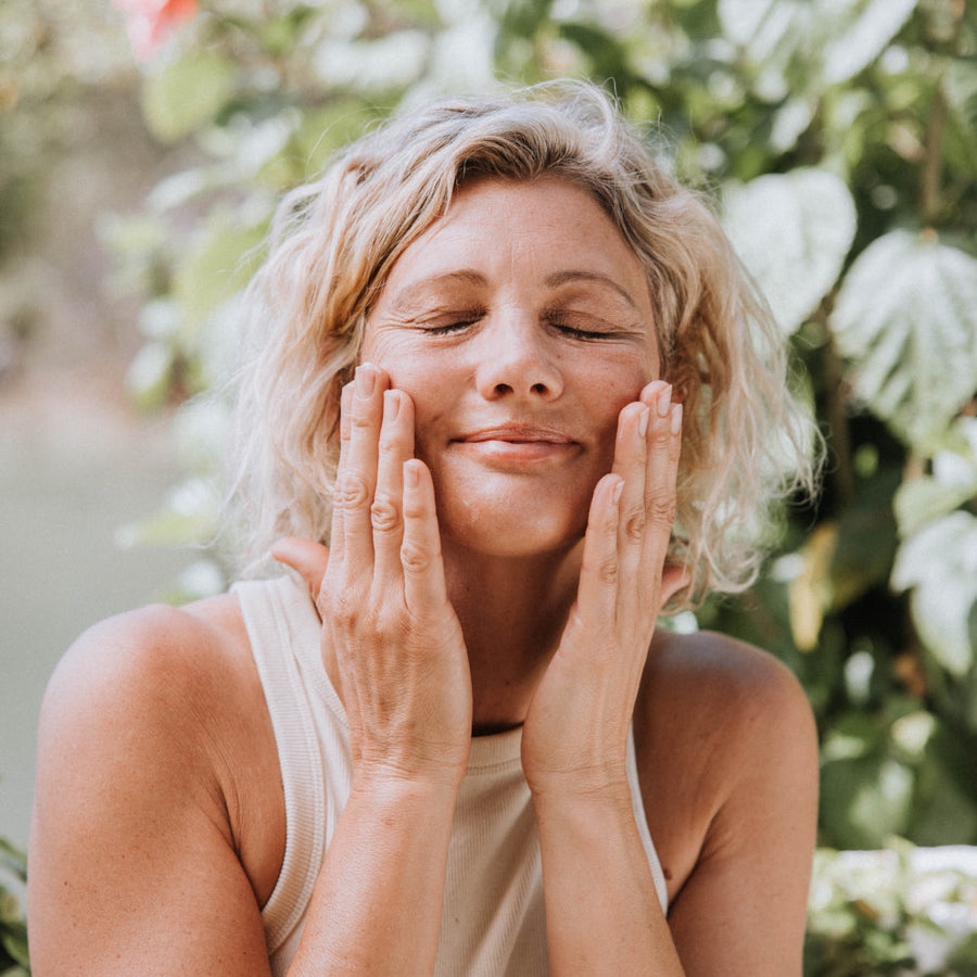 Wild Bee Youthful Bloom Serum