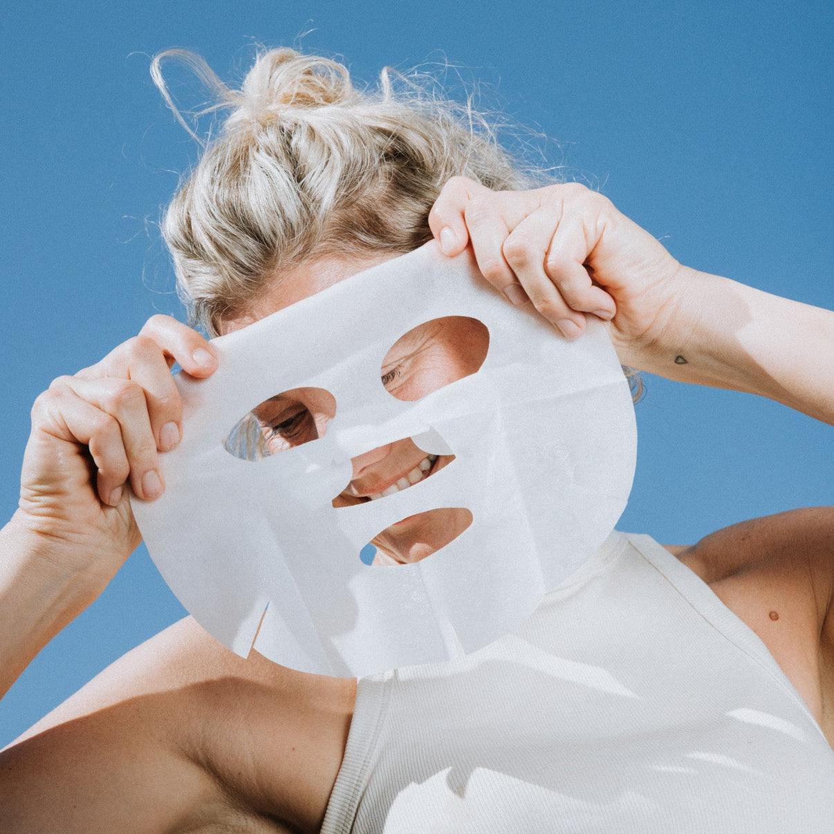 Wild Bee Illuminating Face Mask